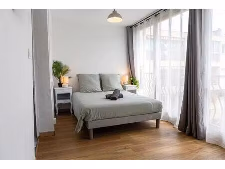st cyr sur mer studio de 27 m2 + terrase fermee + cave et place de parking