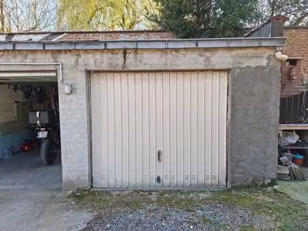 meiser - garage box fermé de +/- 19m2