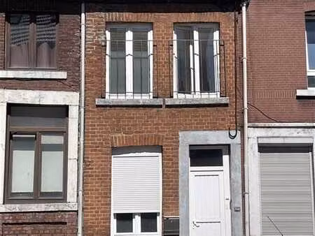mignonne petite maison 1 chambre et terrasse couverte