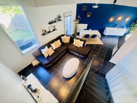 lille maison contemporaine écologique avec toiture végétal