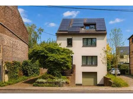 spacieuse maison familiale avec jardin arboré