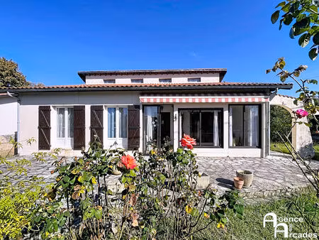 maison familiale avec dépendances et terrain arboré