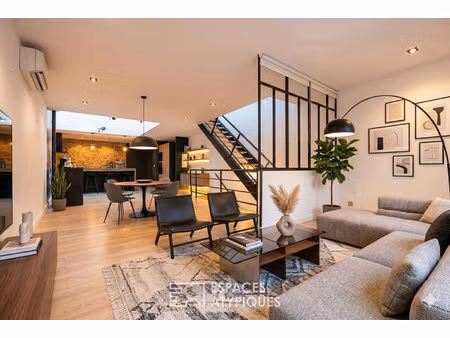 épure contemporaine et âme de village pour cette maison coeur de ville