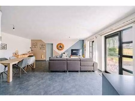appartement de 2 pièces spacieux et prêt à l'emploi