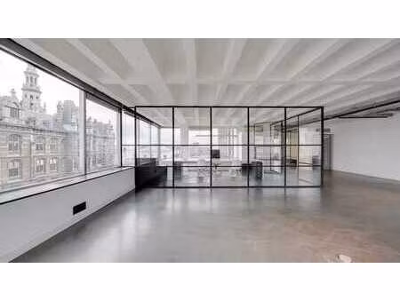 bureau en loft à vendre dans un emplacement unique près du