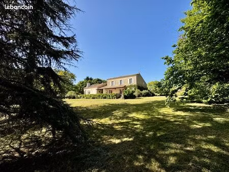 maison 9 pièces 285 m²