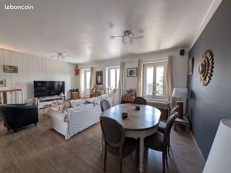 ? propriété à fort potentiel – habitation + revenus (265 m²)