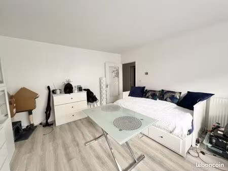studio 1 pièce 38 m²