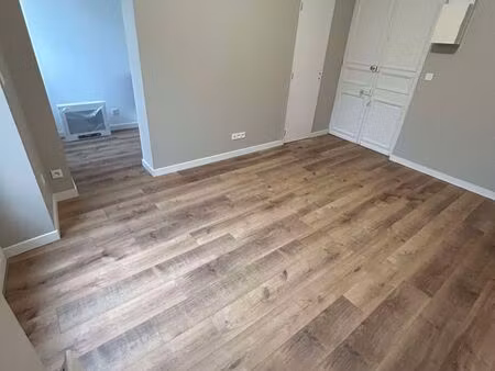 studio totalement rénové à neuf de 23m² avec cuisine séparée et jardin de 100m²  à 1min de