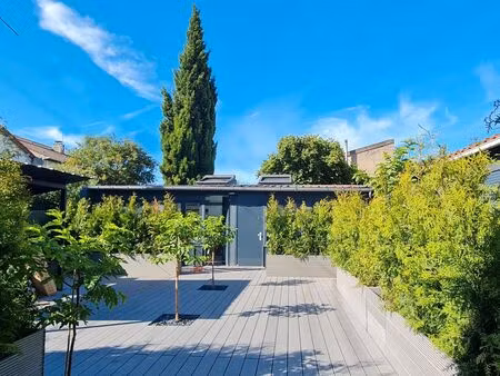 grand studio sur jardin meublé refait neuf 30m2 prestations qualité + terrasse privative