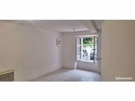 studio toutes charges comprises à pont-saint-esprit