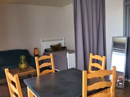 riom t1 meublé. très calme. proche gare et collège