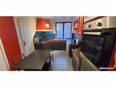 maison semi mitoyenne à louer