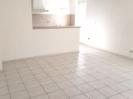 appartement balcon 2 chambres garrage cave
