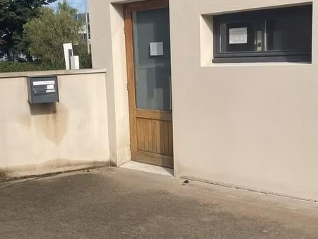 local commercial professionnel 30m² + parking