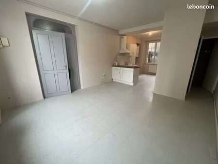 studio 1 pièce 30 m²