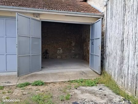 77 - nangis - box de stockage ou stationnement