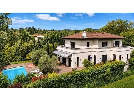 maison de luxe à vendre dans le quartier centre et sud est