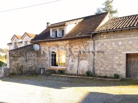 charmante maison atypique avec grange à saint-estèphe  proche de l'étang au calme