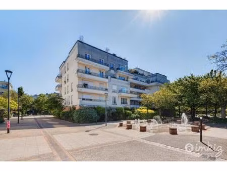 appartement 3 pièces  traversant  balcon  parking