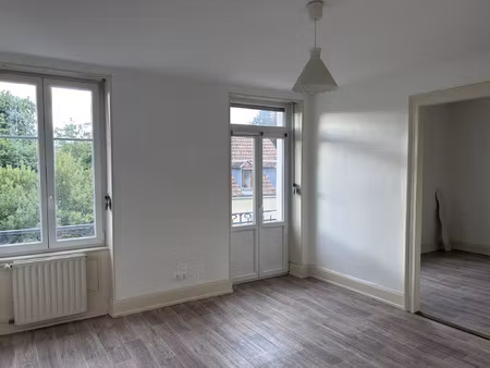 vaste 2 pièces de 59m2 refait à neuf