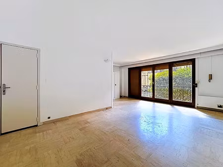 location bureaux 2 pièces  64.00m²  avignon