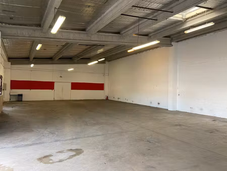 local commercial 1060m2 + parkings