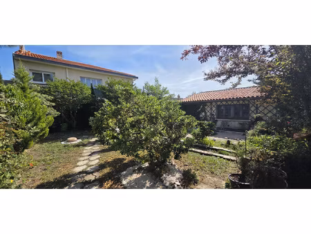 maison 8 pièces avec beau terrain et garage / bordeaux caude