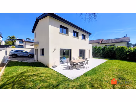 maison meublée de 6 pièces à caluire-et-cuire avec jardin