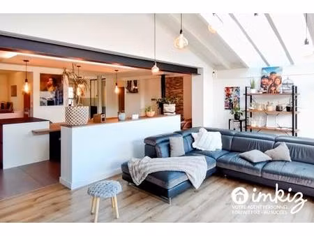 maison familiale avec piscine et beaux volumes