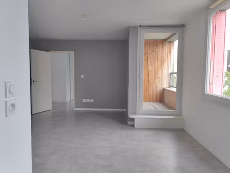 vente t2 avec loggia extérieure et stationnement couvert dan