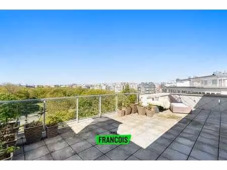 penthouse avec vaste terrasse donnant sur le parc léopold à…