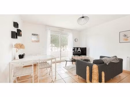 saint pierre du mont – appartement t2 avec terrasse couverte – parking – résidence sécuris