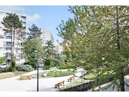 saint-denis / studio rénové en 2026 / lumineux / metro / t1