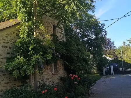 à deux pas du cœur de crécy-la-chapelle  cette élégante maison de caractère rénovée avec d