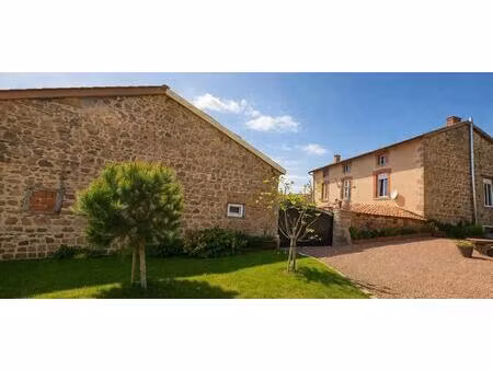 st just en chevalet - beau corps de ferme en pierre