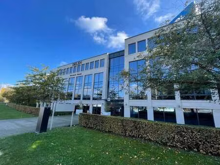 bureau de 371 m² avec visiblité du r0