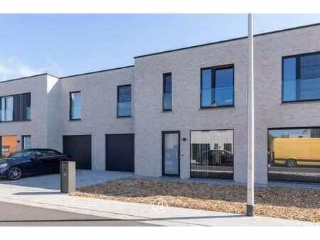maison nouvellement construite au cœur de sint-andries