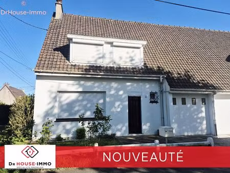 maison semi-individuelle 3 chambres avec jardin et garage.