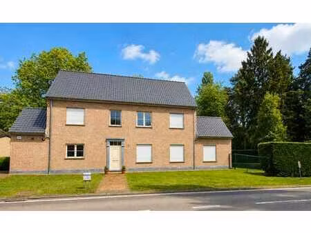 à louer – très spacieuse maison avec grand jardin