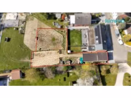 terrain avec hangar - beau potentiel