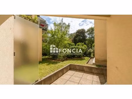 exclusif: centre-ville  appartement 2p en rez-de-jardin avec cave et parking