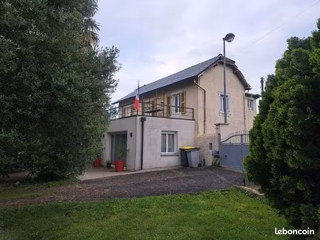maison individuelle dans centre de village  très agréable à vivre