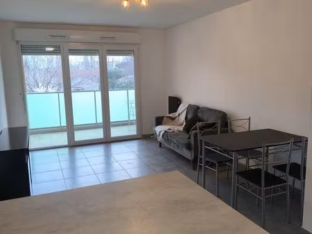 t3 meublé  terrasse  box en sous-sol