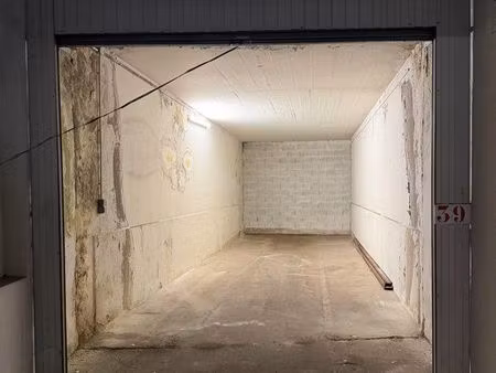 à louer – dernier grand box fermé dans entrepôt sécurisé à sainte-colombe