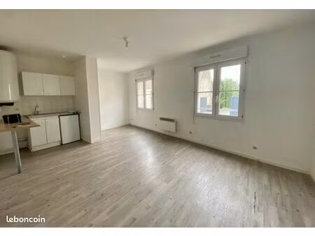 studio 31 m² avec terrasse et cave – à louer
