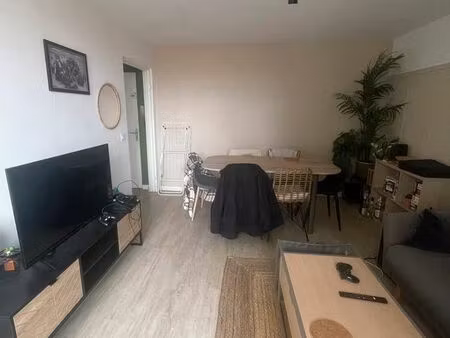 t2 de 43 m² sur la rue henri barbusse  aubervilliers à 925 charges comprise