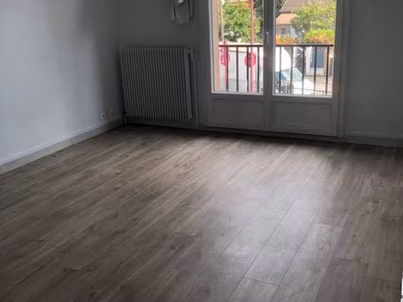 location appartement type f1 30m2 avec 1 place parking extérieur et une cave