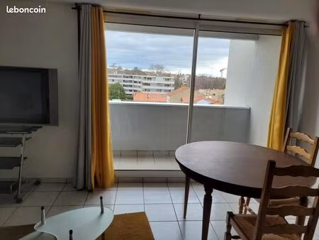 riom t1 très calme proche gare et lycée immeuble pierre de nolac