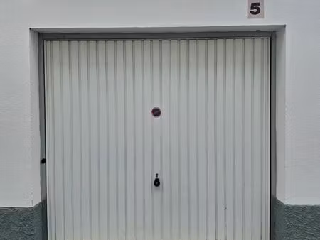 ​à louer – garage / box fermé (12 5 m²)